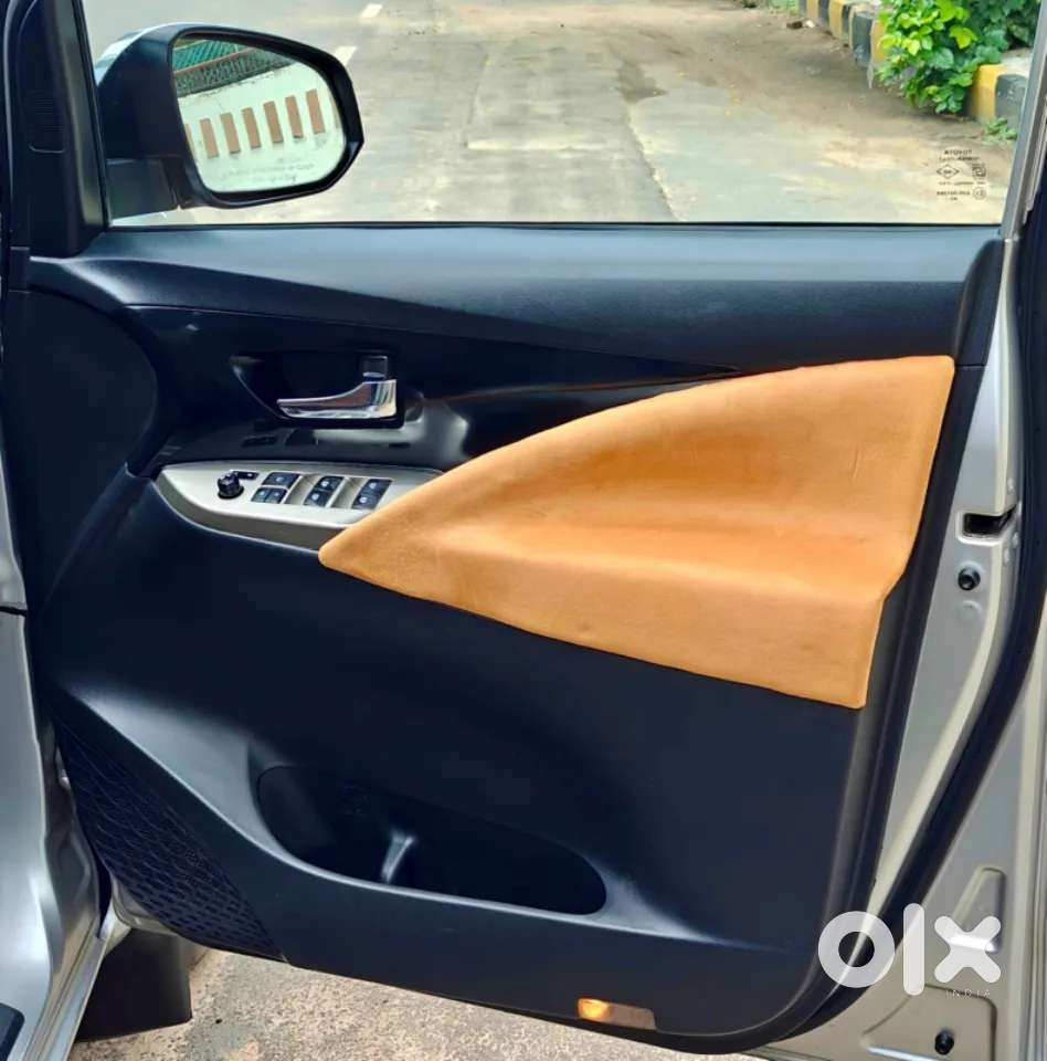 Toyota Innova Crysta 2.8 Zx At 7 Seater, 2017, Diesel