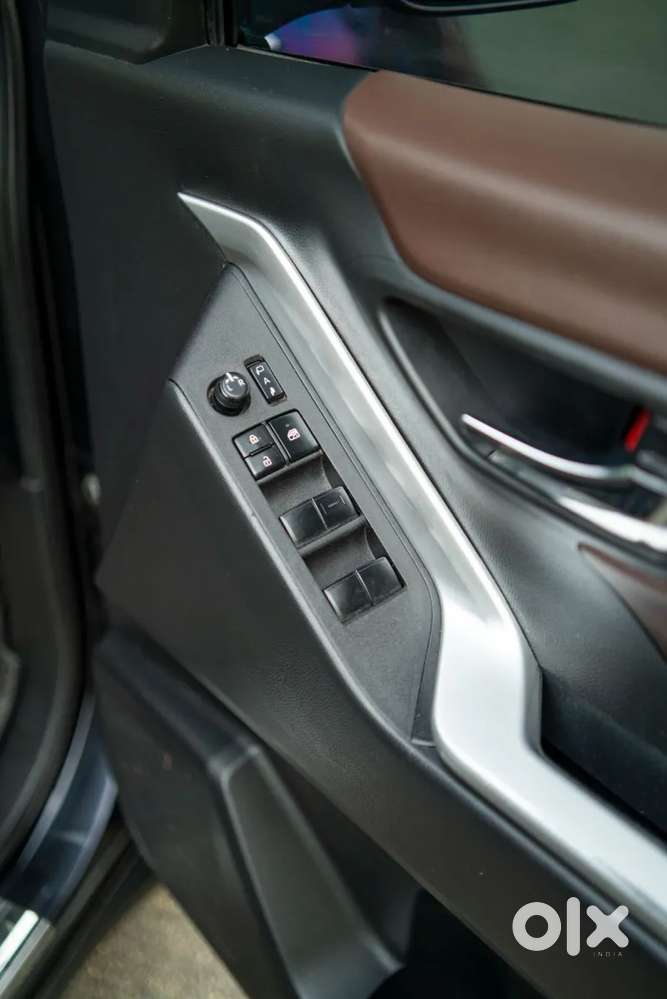 Toyota Innova Hycross 2.0 Vx Hybrid 7 Str, 2024, Petrol
