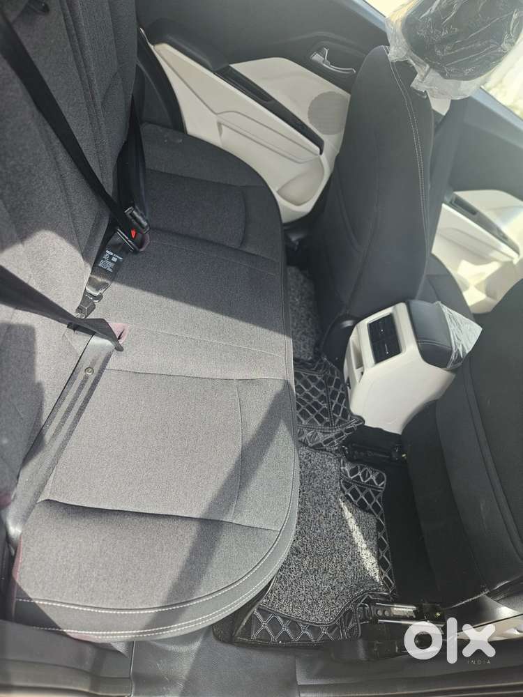 Mahindra Xuv 3xo Ax5 Pm Mt, 2025, Petrol