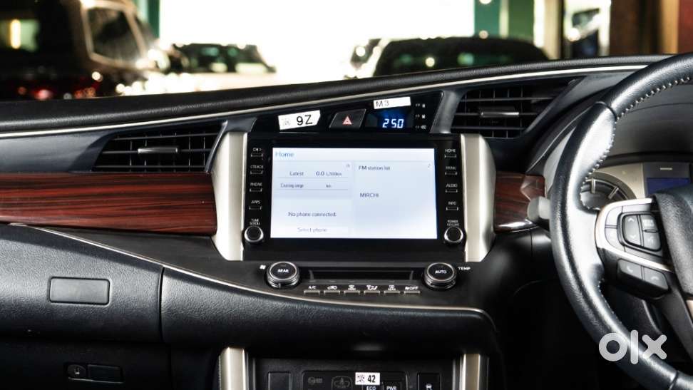 Toyota Innova Crysta [2020-ongoing] 2.4 Vx 7 Str, 2025, Diesel