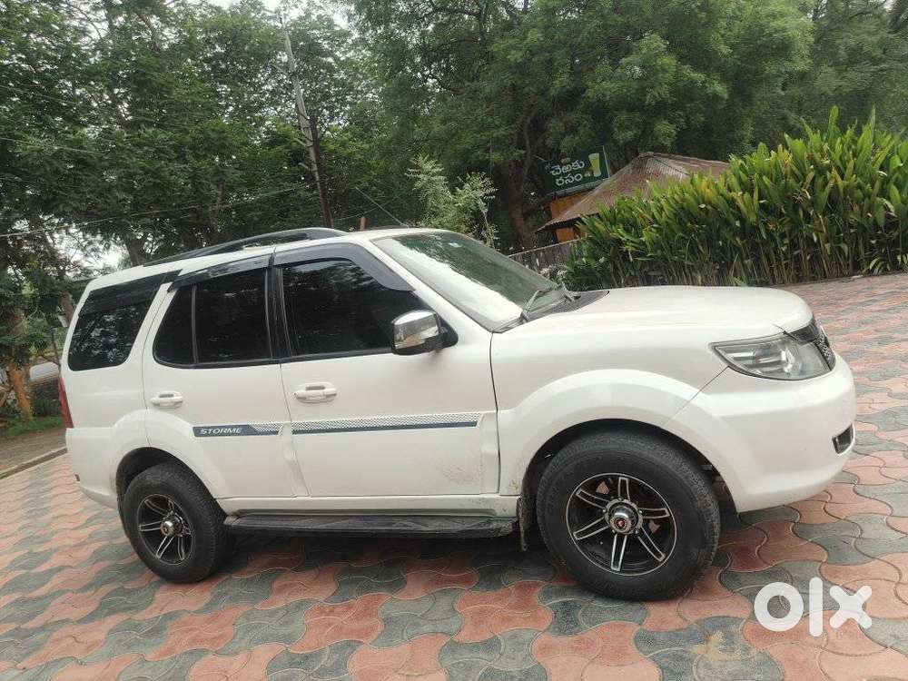 Tata Sierra Pure Plus Diesel At, 2014, Diesel