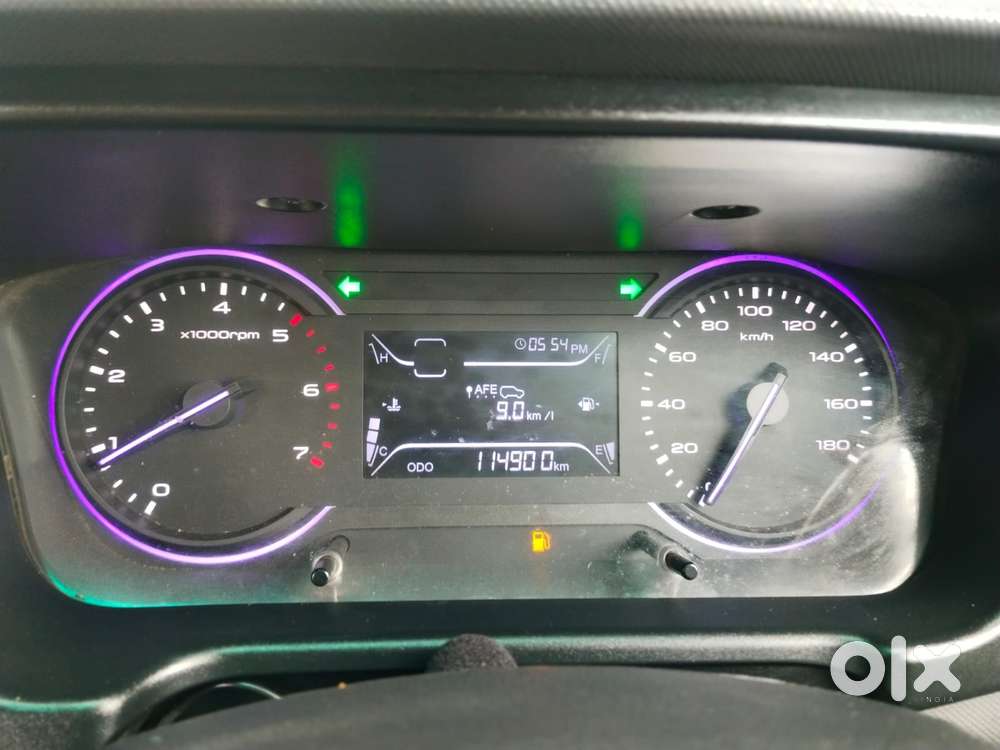 Mahindra Marazzo M4, 2018, Diesel