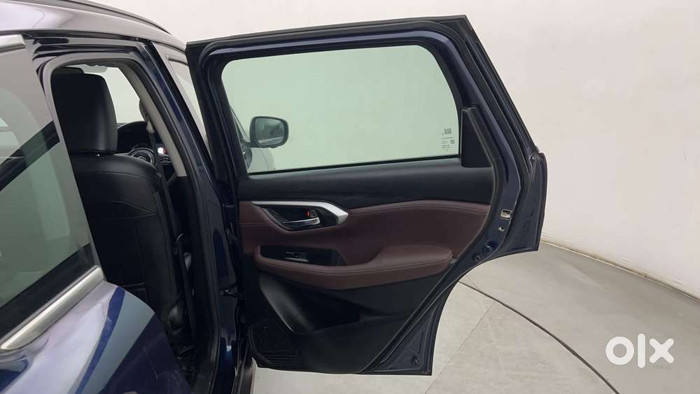 Maruti Suzuki Grand Vitara 1.5 Alpha Smart Hybrid At, 2022, Petrol