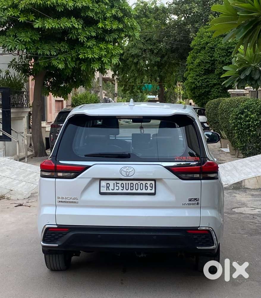 Toyota Innova Hycross 2.0 Zx (o) Hybrid 7 Str, 2024