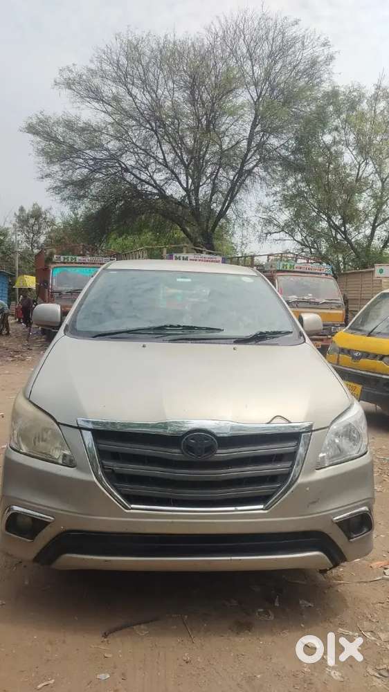 Toyota Innova 2014 Diesel 225000 Km Driven
