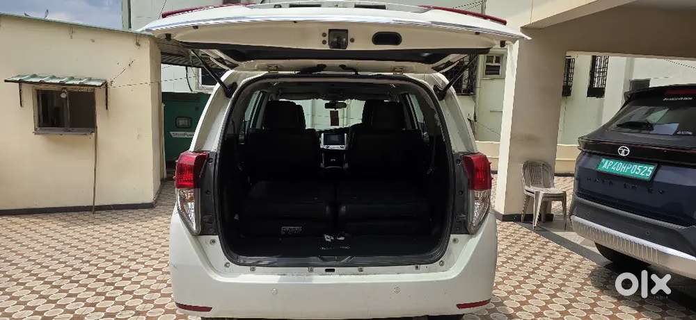 Toyota Innova Crysta 2016 Diesel 115000 Km Driven