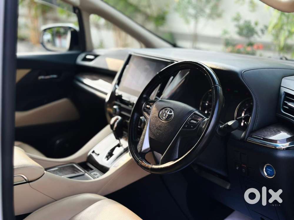 Toyota Vellfire 2.5 Executive Lounge, 2021, Petrol