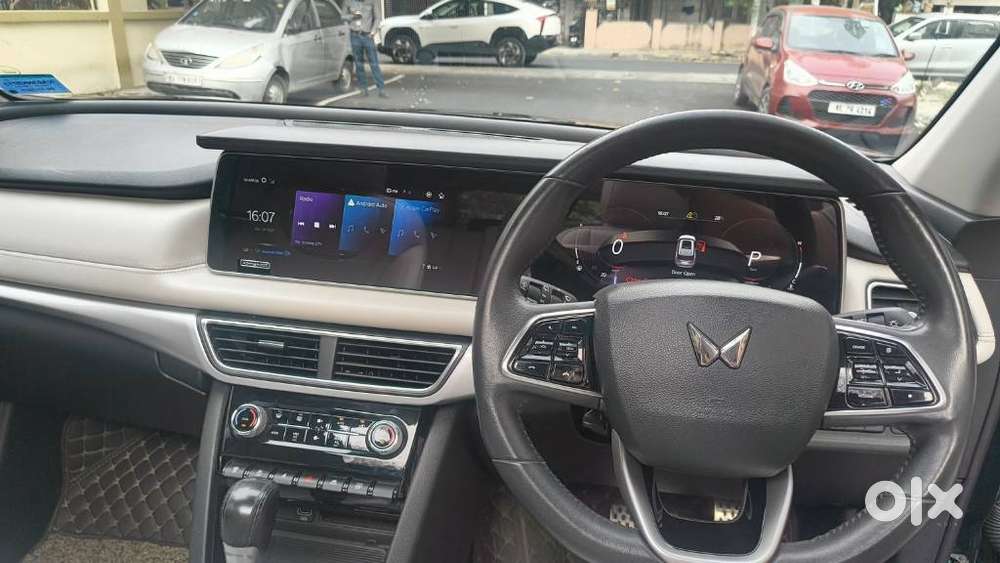 Mahindra Xuv700 2.0 Ax 7 Petrol At Str, 2021, Petrol