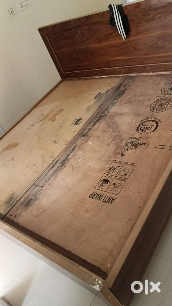 Double bed with box for sale just. at  six 000 only