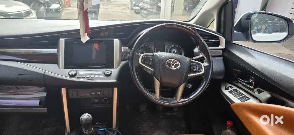 Toyota Innova Crysta 2.4 V
