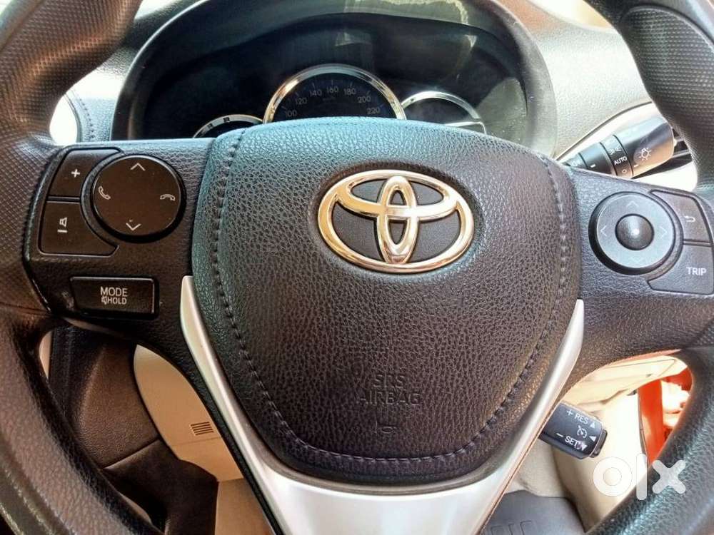 Toyota Yaris V Cvt, 2018, Petrol