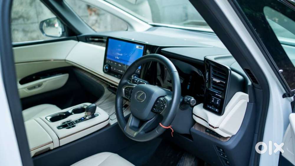 Lexus Lm 350h 4 Str Ultra Luxury, 2026, Petrol