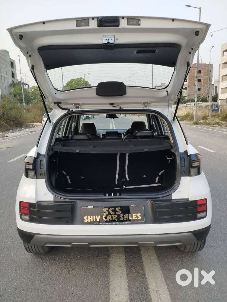 Hyundai Venue 1.0 Sx (o) Turbo Dct, 2023, Petrol