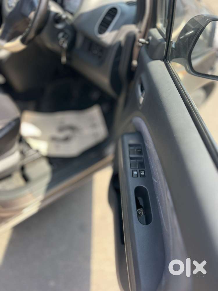 Maruti Suzuki Ritz Vxi, 2011, Petrol