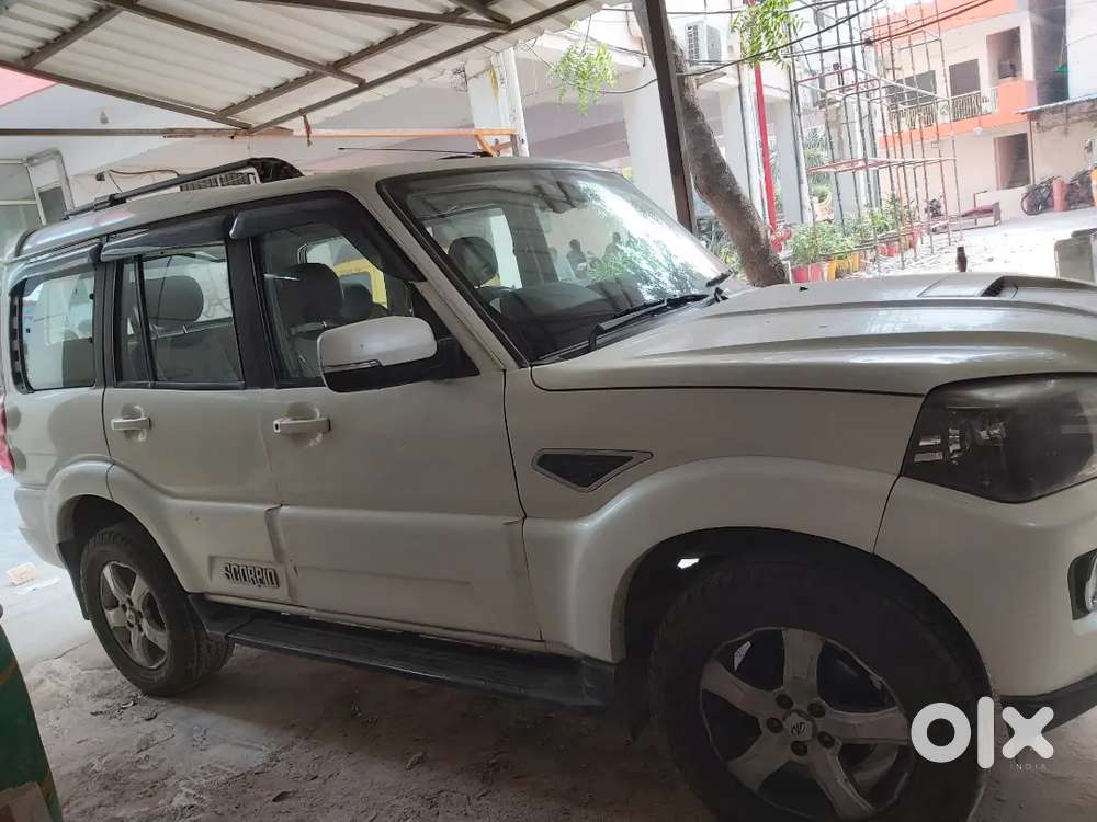 Mahindra Scorpio S 11