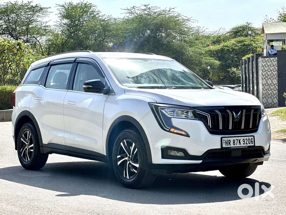 Mahindra Xuv700 Mx Petrol Mt 5 Str (e), 2023, Petrol