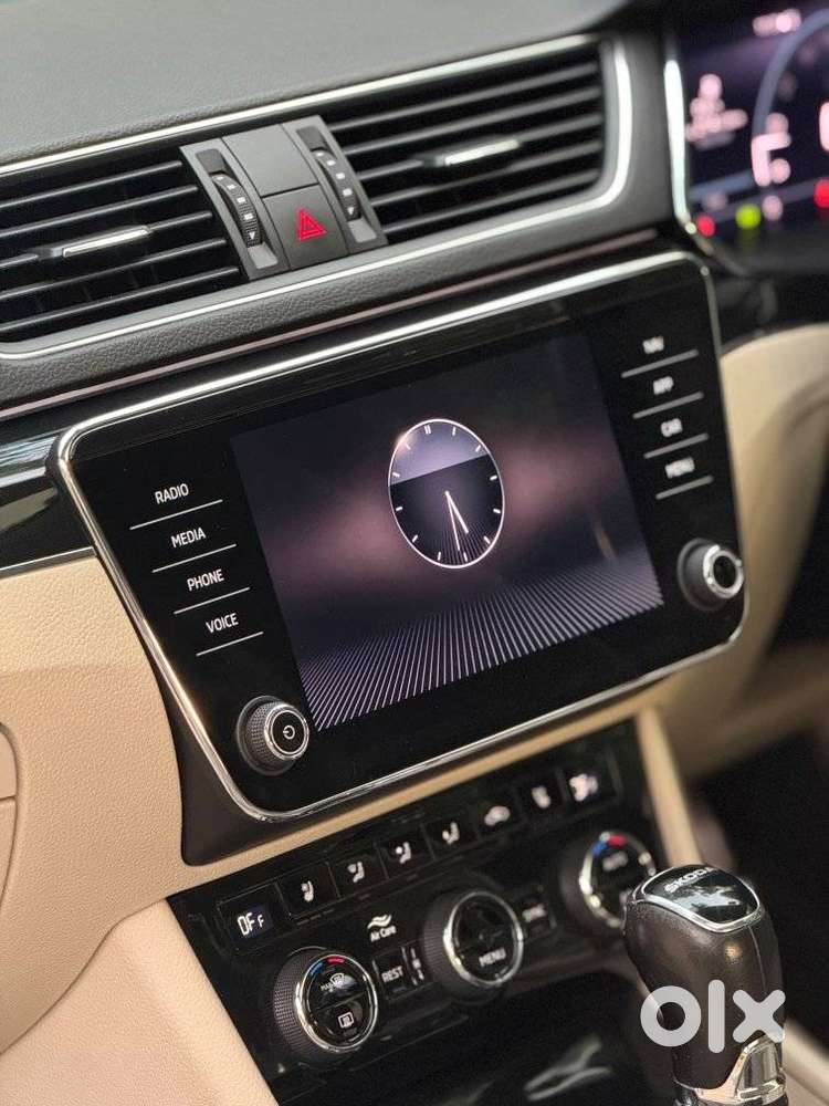 Skoda Superb 2.0 L&k Tsi At, 2022, Petrol