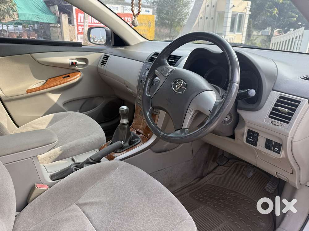 Toyota Corolla Altis 2010-2013 1.8 J, 2010, Petrol