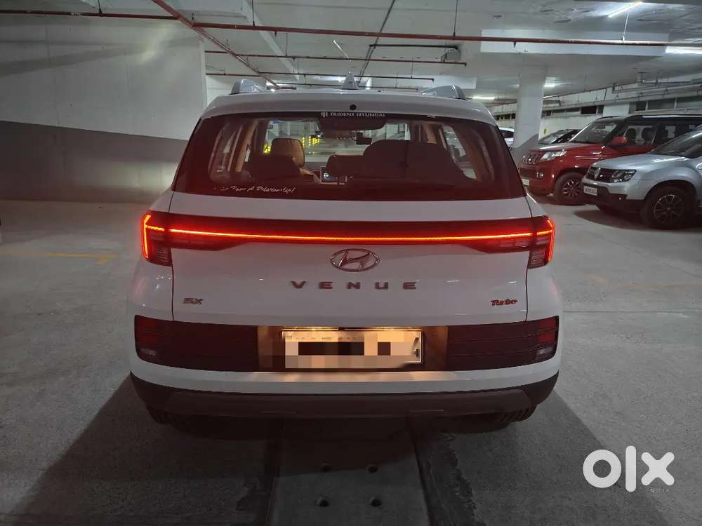 Hyundai Venue 2025 Petrol 6000 Km Driven