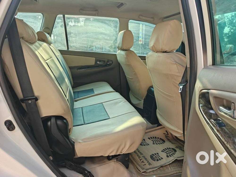 Toyota Innova 2.5 Vx 8 Str Bs-iii, 2015, Diesel
