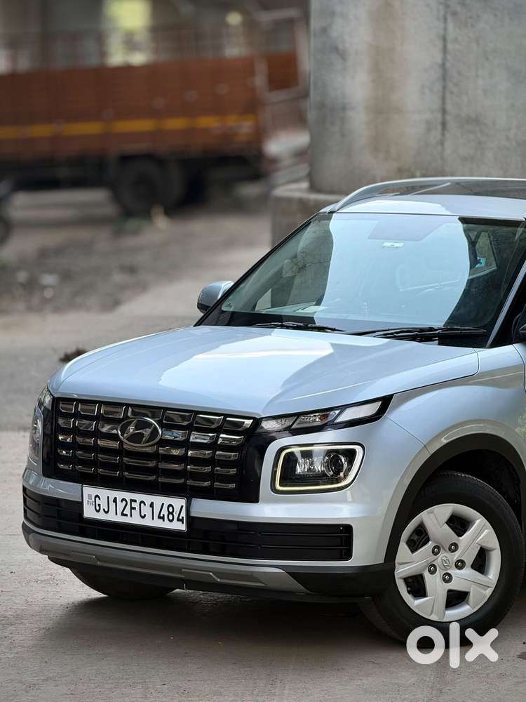 Hyundai Venue Sx Dual Tone, 2022, Cng & Hybrids