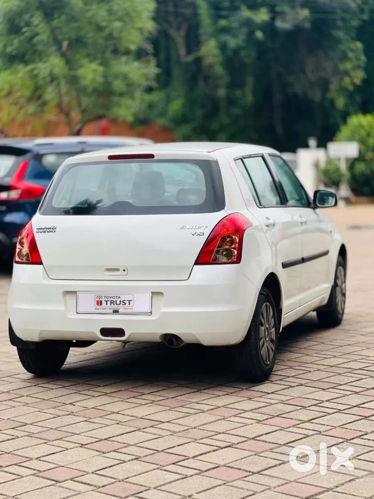 Maruti Suzuki Swift Vxi, 2011, Petrol