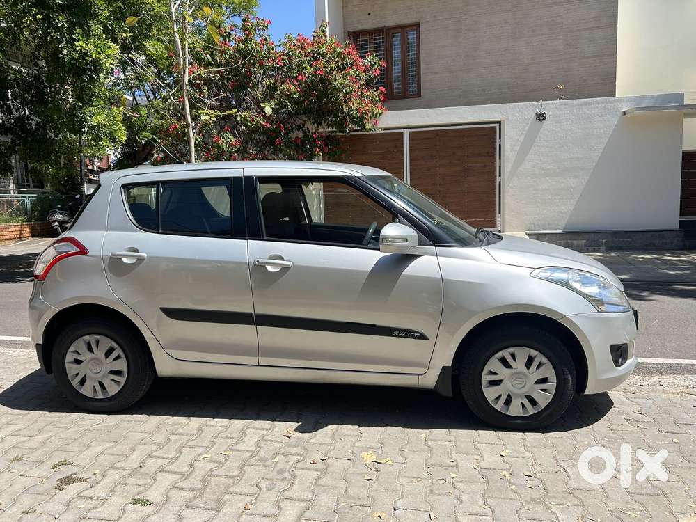 Maruti Suzuki Swift Vxi + Manual, 2012, Petrol