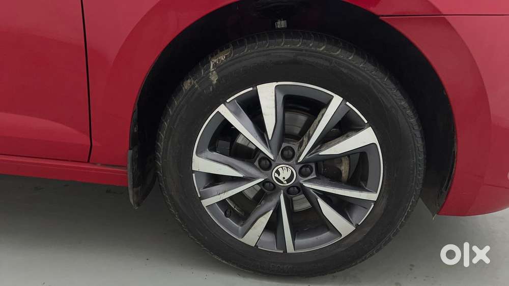 Skoda Slavia Style 1.0l Tsi At, 2022, Petrol