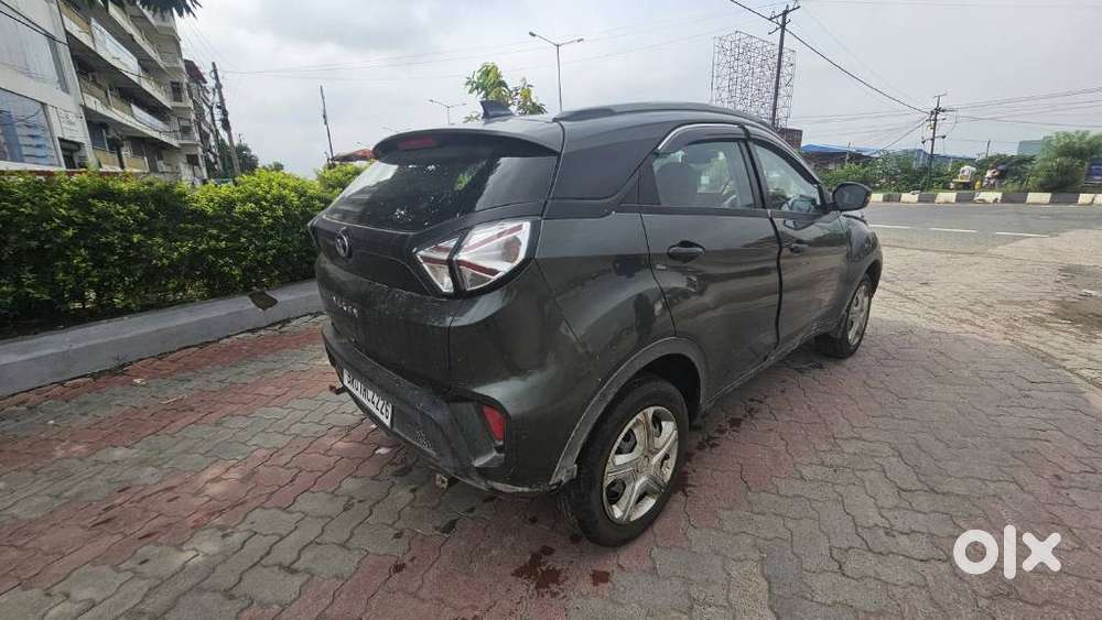Tata Nexon 1.2 Revotron Xm (s), 2023, Petrol