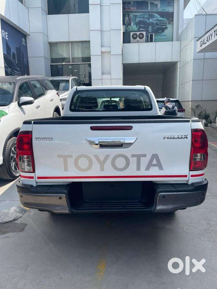 Toyota Hilux 2.8 Std 4x4, 2025, Diesel