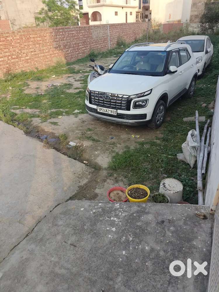 Hyundai Venue 2022 Petrol 27880 Km Driven