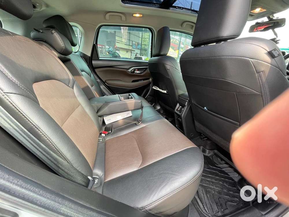 2024 Toyota Hyryder V At Hybrid  Enticing Silver  1st Owner