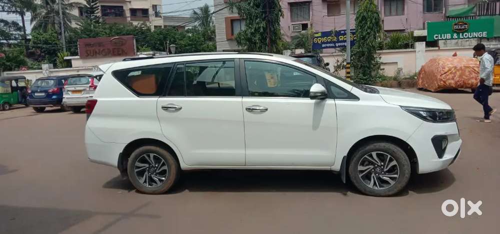 Toyota Innova Crysta