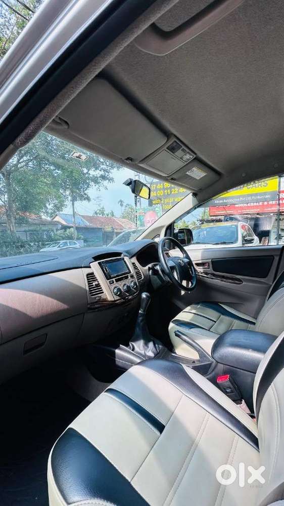 Toyota Innova 2.5 G (diesel) 7 Seater Bs Iv, 2015, Diesel