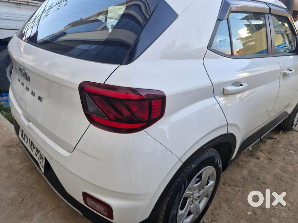 Hyundai Venue 2020 Petrol Well Maintained