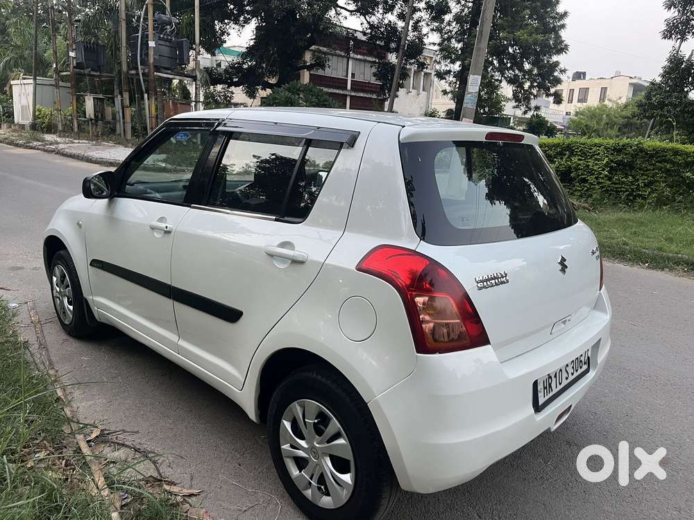 Maruti Suzuki Swift Vxi With Abs, 2011, Petrol