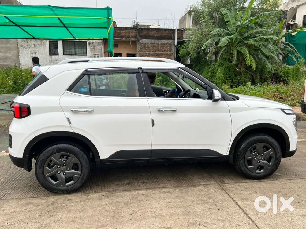 Hyundai Venue Petrol 2023