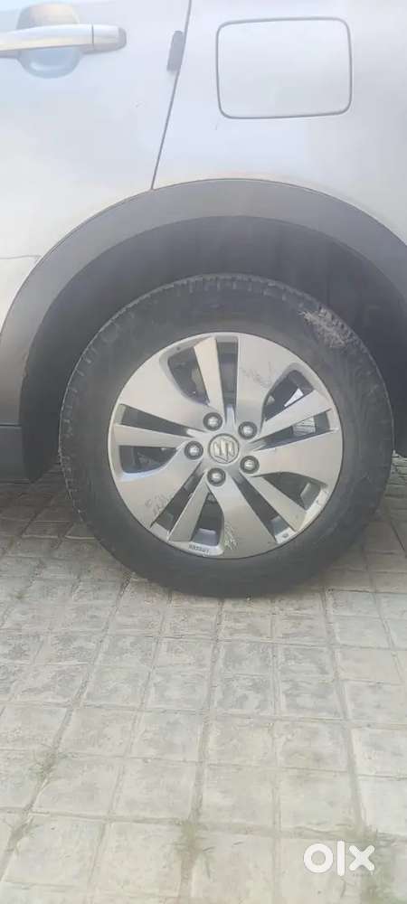Maruti Suzuki S-cross 2016 Diesel, Top Model Cruise Control New Tyres