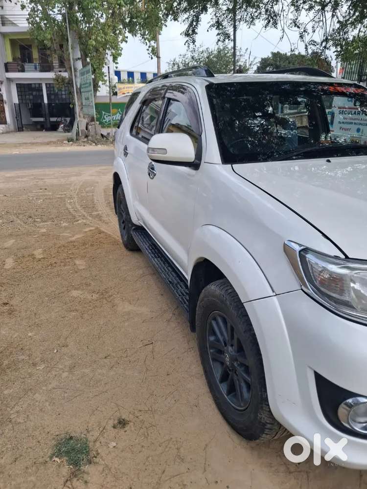 Toyota Fortuner Legender 2015 Diesel 240000 Km Driven