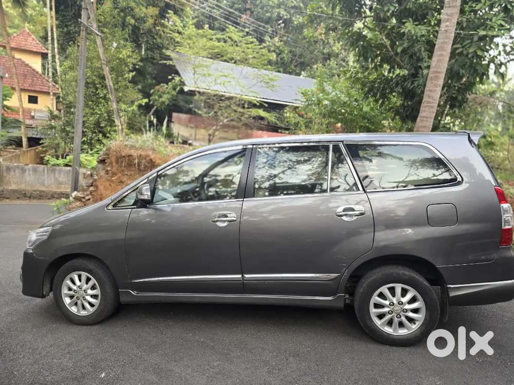 Toyota Innova 2014 Diesel Well Maintained Orginal Kerala Grey Colour