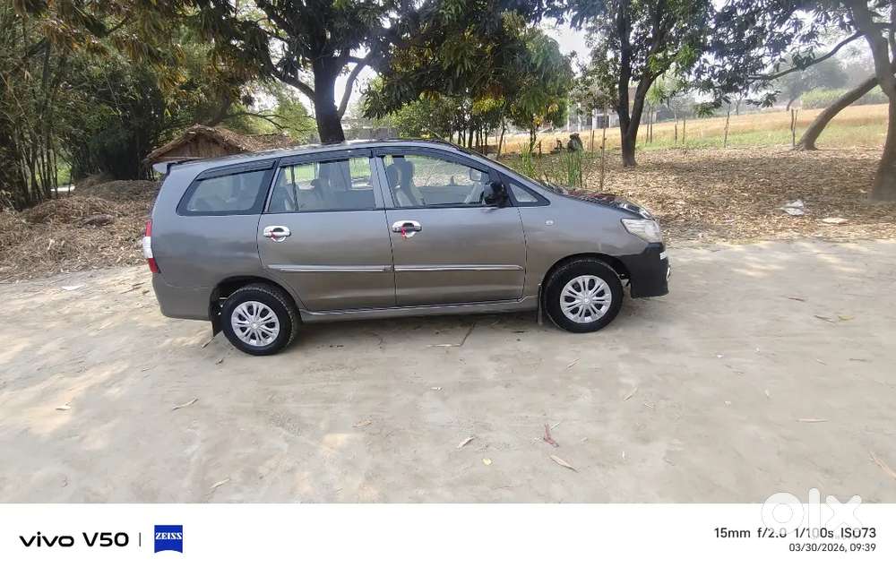 Toyota Innova Hycross 2013 Diesel 160000 Km Driven