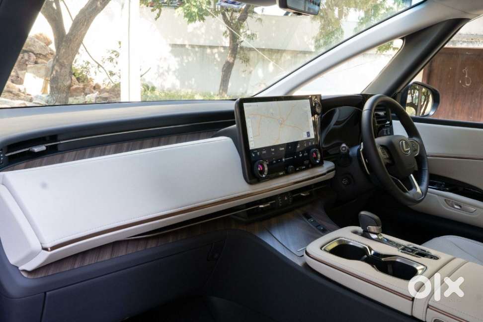 Lexus Lm, 2024, Petrol