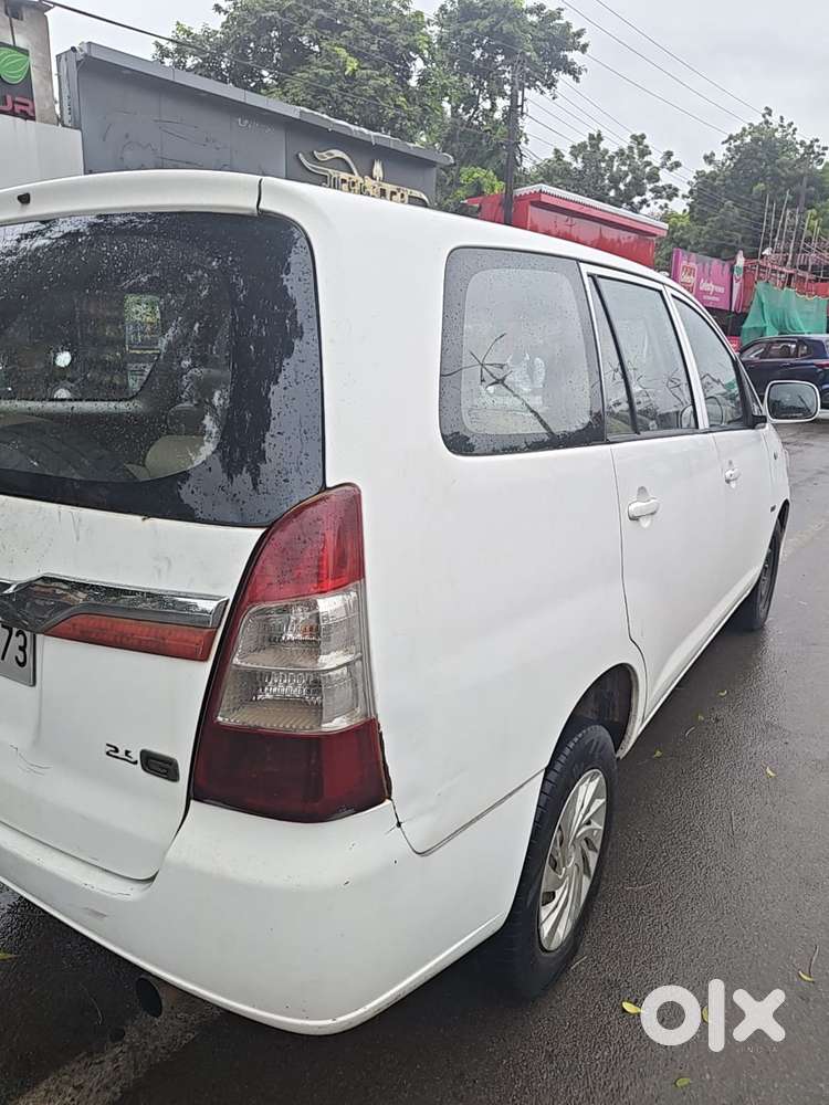 Toyota Innova 2.5 V Diesel 8-seater, 2006, Diesel