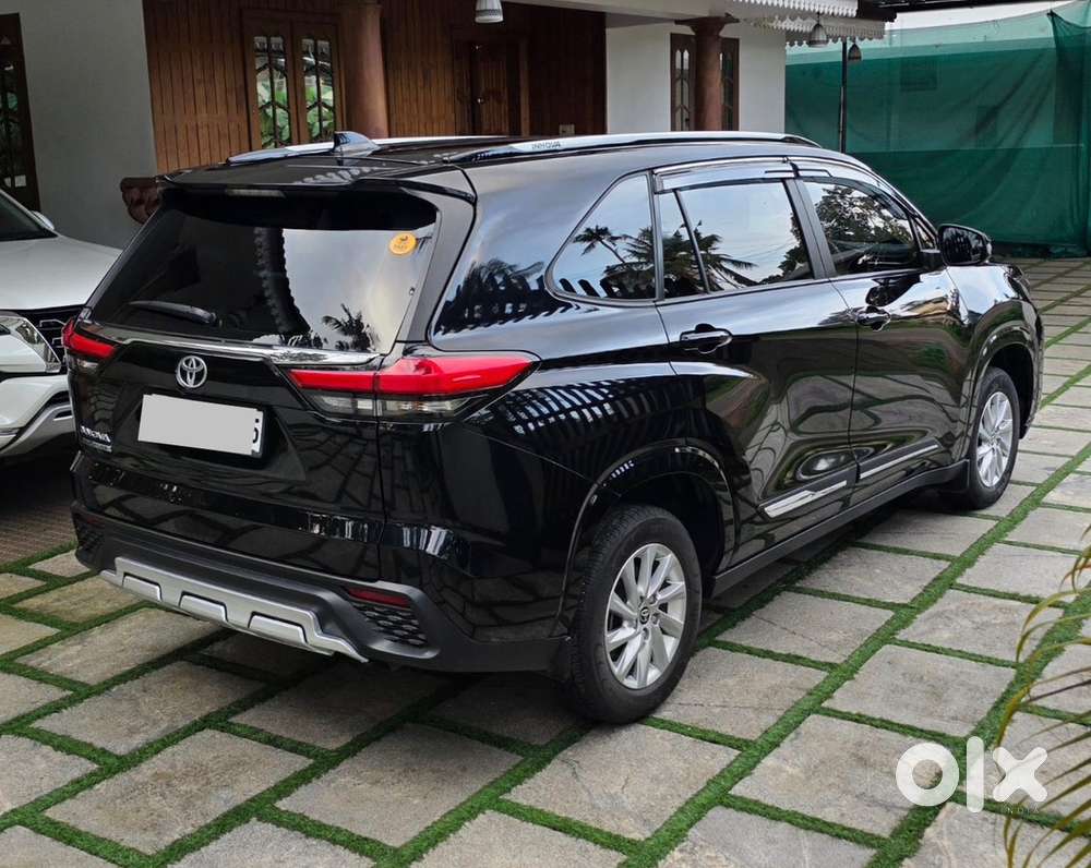 Toyota Innova Hycross 2024