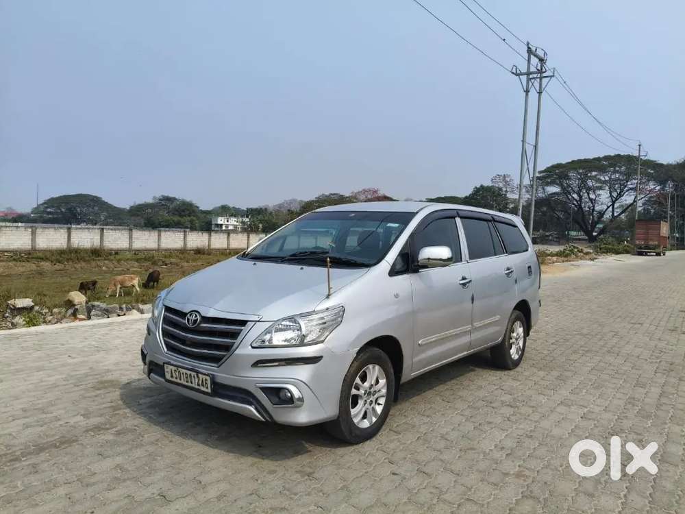 Innova G 8 Seater Diesel