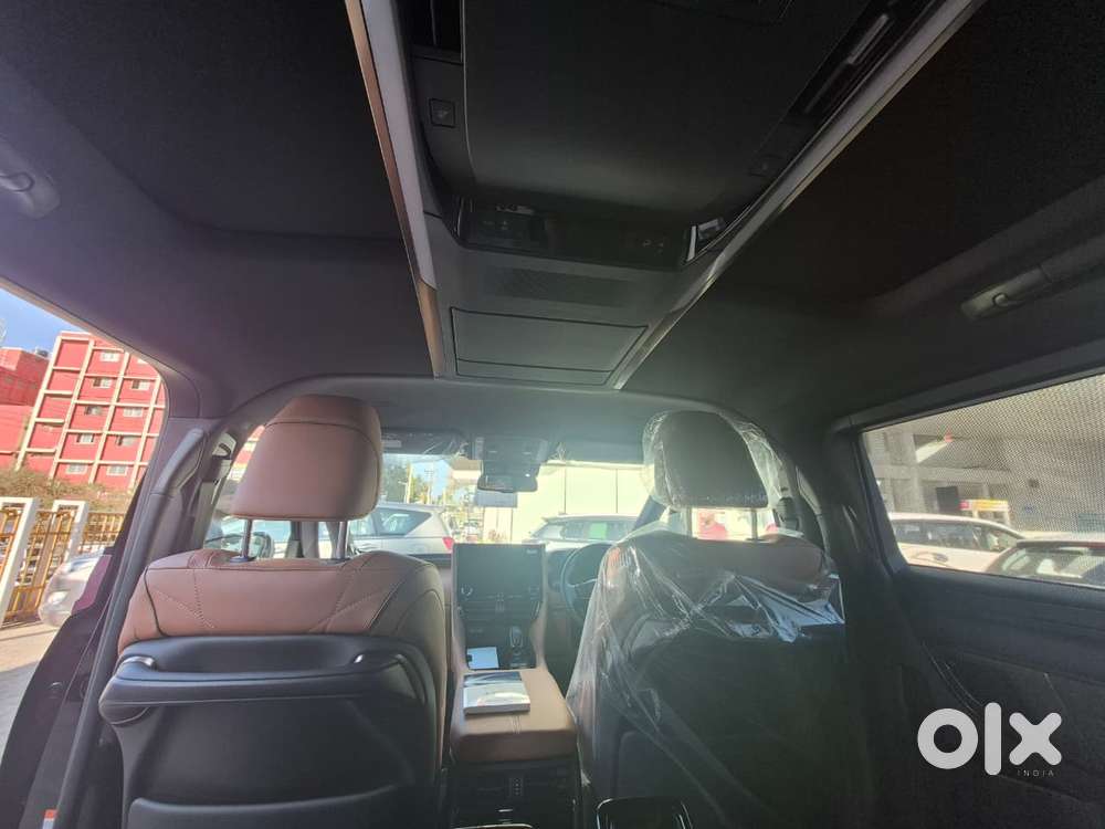 Toyota Vellfire 2.5 Hybrid, 2025, Petrol