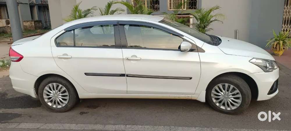 White Maruti Ciaz Petrol With Back Camera And Fog Lamp