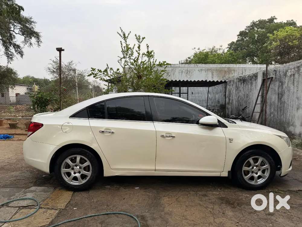 Chevrolet Cruze 2011 Diesel Less That 106000 Kms Driven