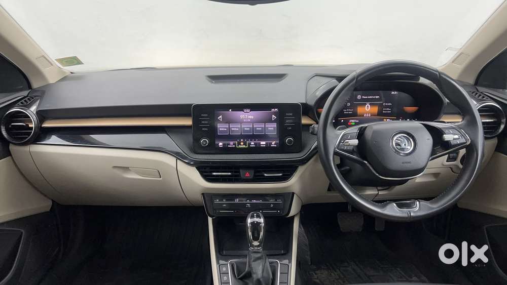 Skoda Slavia Style 1.0l Tsi At, 2023, Petrol