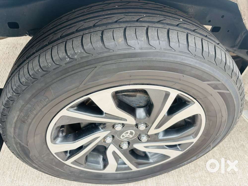 Toyota Innova Crysta 2.7v Mt, 2024, Diesel